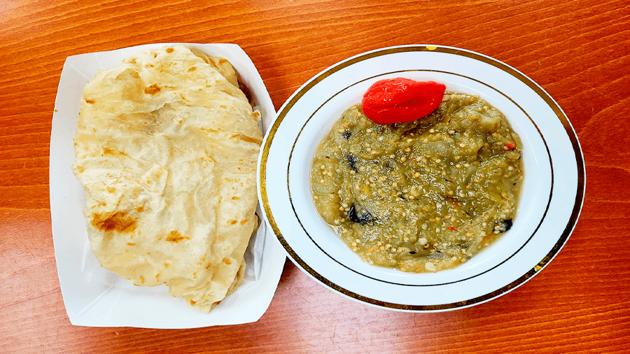Chokada Roti Bigan Choka (Roasted Eggplant) – Curry Roti Box